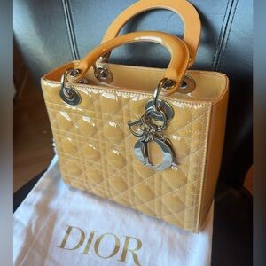 Christian Dior CD Patent Cannage
Medium Lady Dior Beige Shoulder Bag